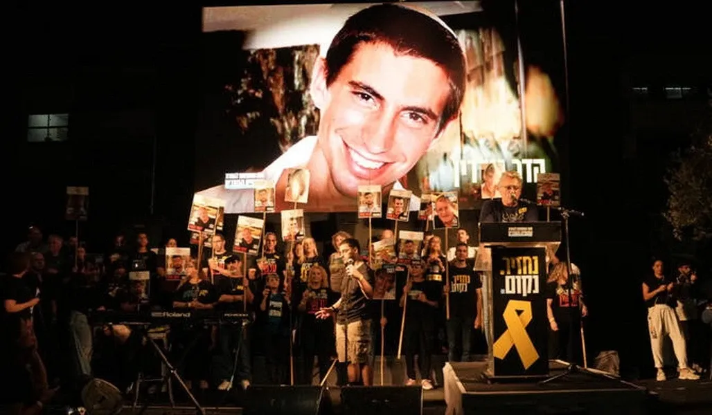 Hamas trao tra hai cot sy quan Israel hinh anh