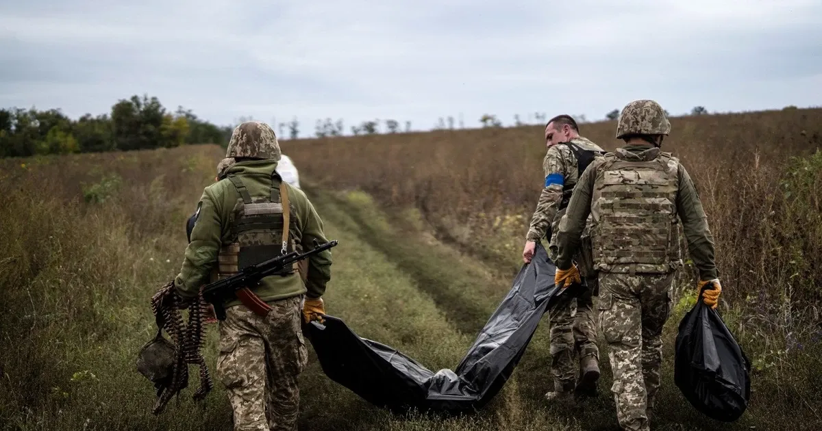 Ukraine nhan thi the 1.000 binh si tu tran hinh anh