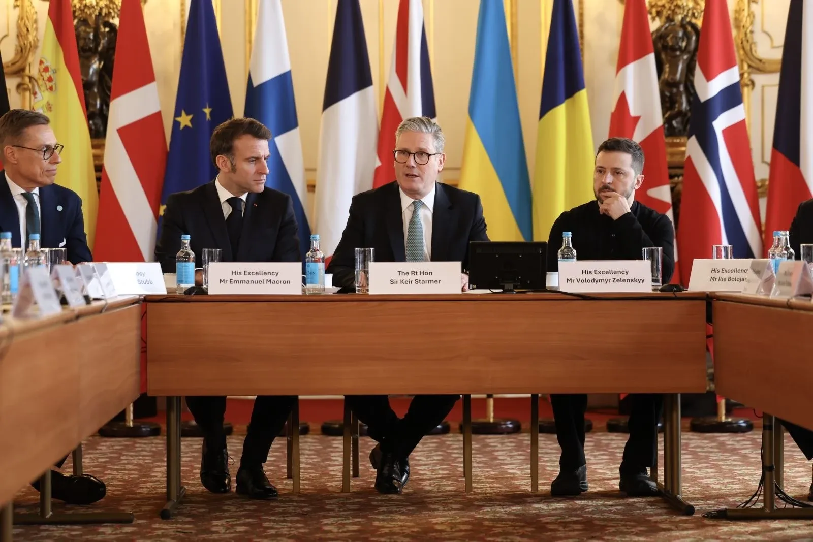 De xuat hoa binh Ukraine cua chau Au va My khac nhau ra sao? hinh anh