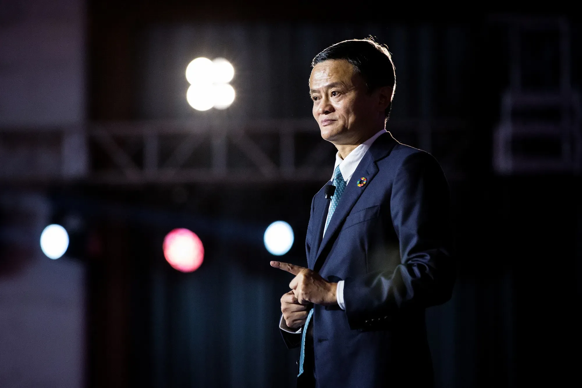 Jack Ma ho tro nan nhan vu chay Hong Kong 3,9 trieu USD hinh anh
