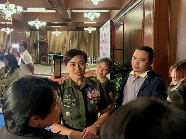 Quan doi Philippines thua nhan co am muu lat do Tong thong hinh anh