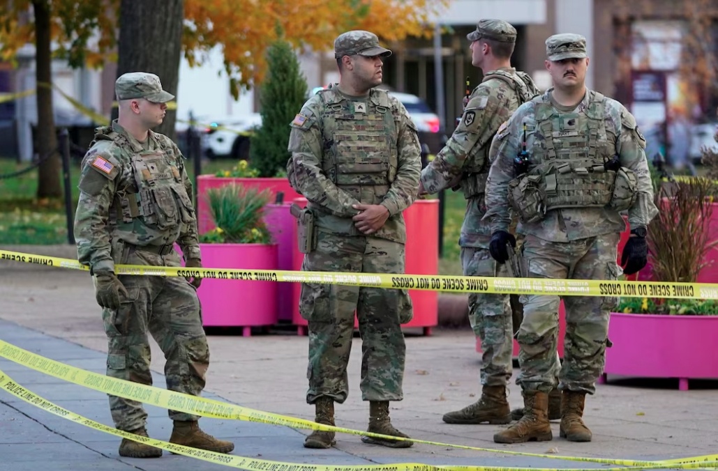 Hai linh Ve binh Quoc gia My bi ban gan Nha Trang hinh anh