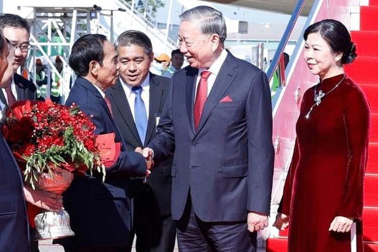 Le don trong the Tong Bi thu To Lam va Phu nhan tai Lao hinh anh