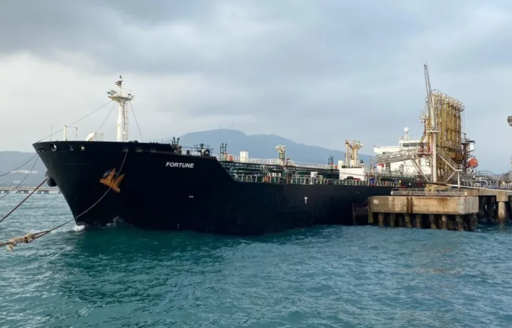 Hon 30 tau dau Venezuela bi dat vao tam ngam hinh anh