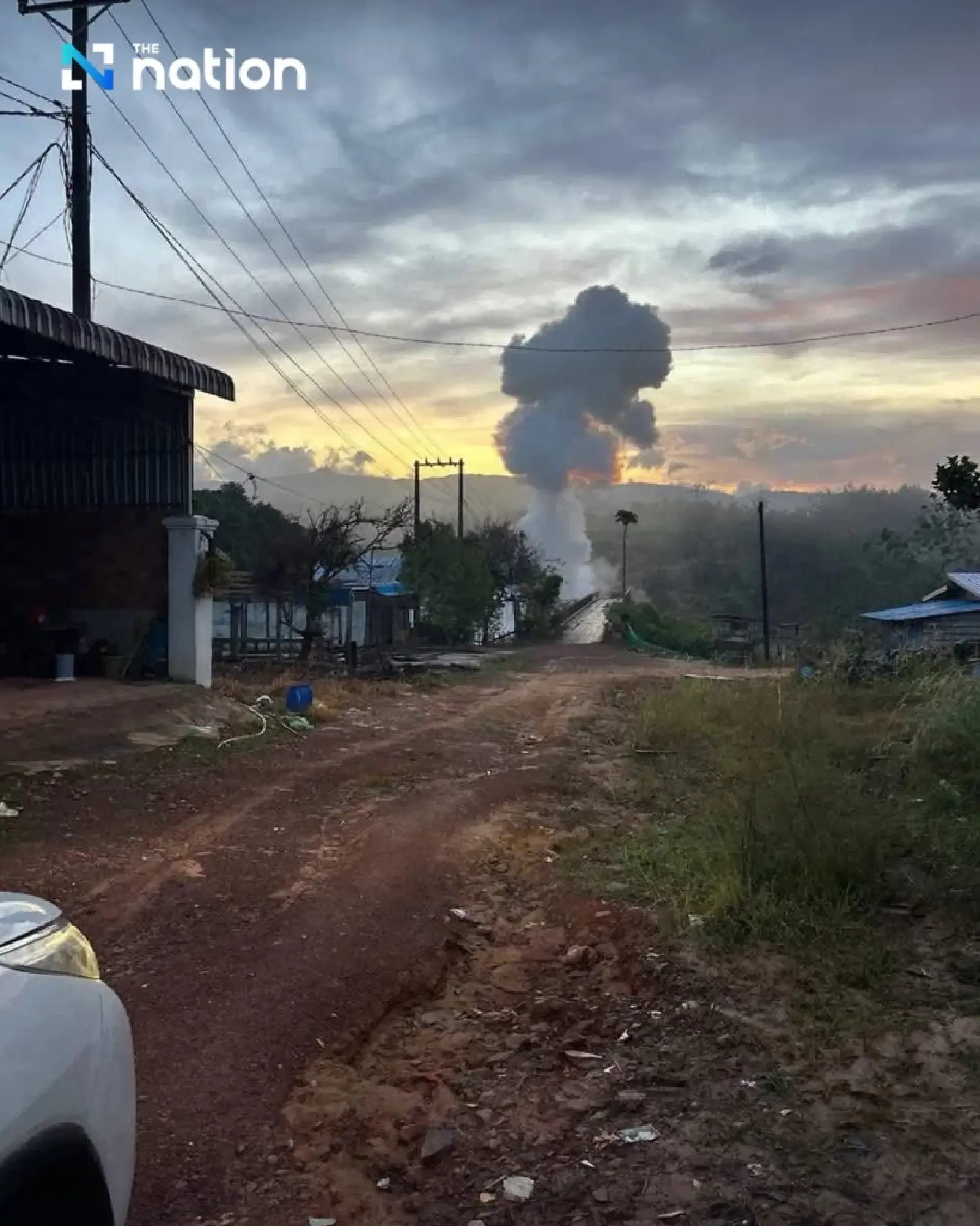 Campuchia - Thai Lan van dau sung, nem bom hinh anh