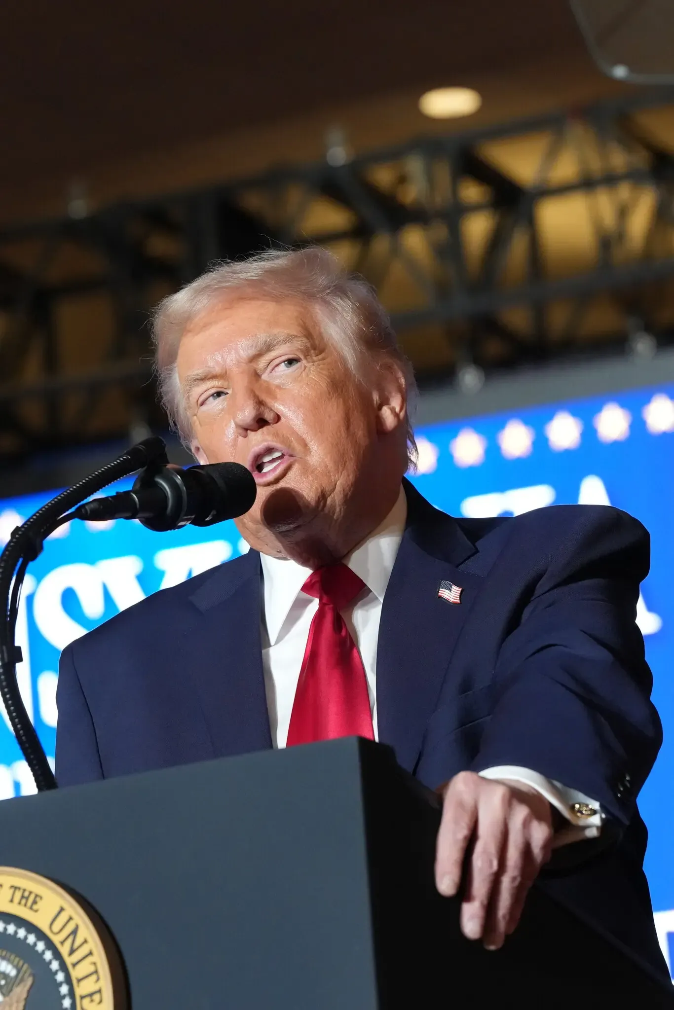 Tong thong My tuyen bo 'som' tan cong tren bo tai Venezuela hinh anh