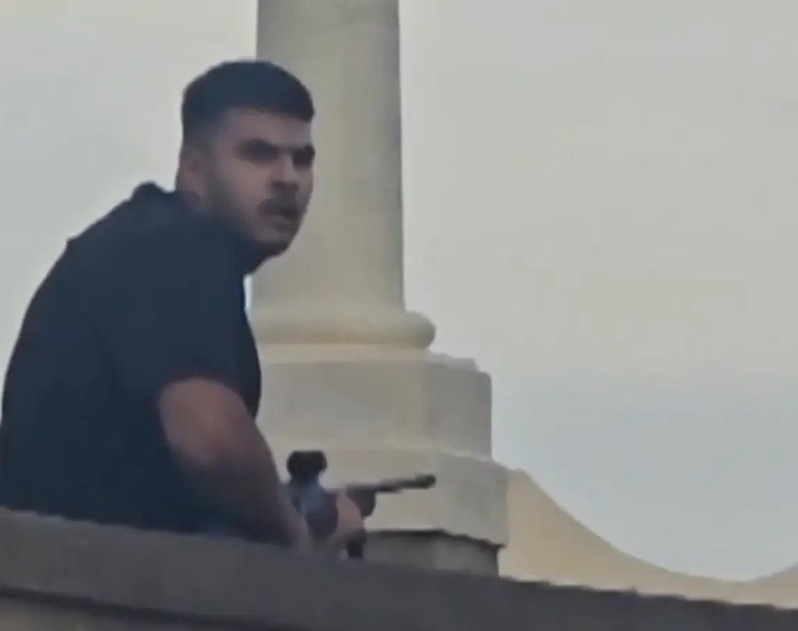 Hai nghi pham xa sung o Australia la cha con, 15 nguoi chet hinh anh