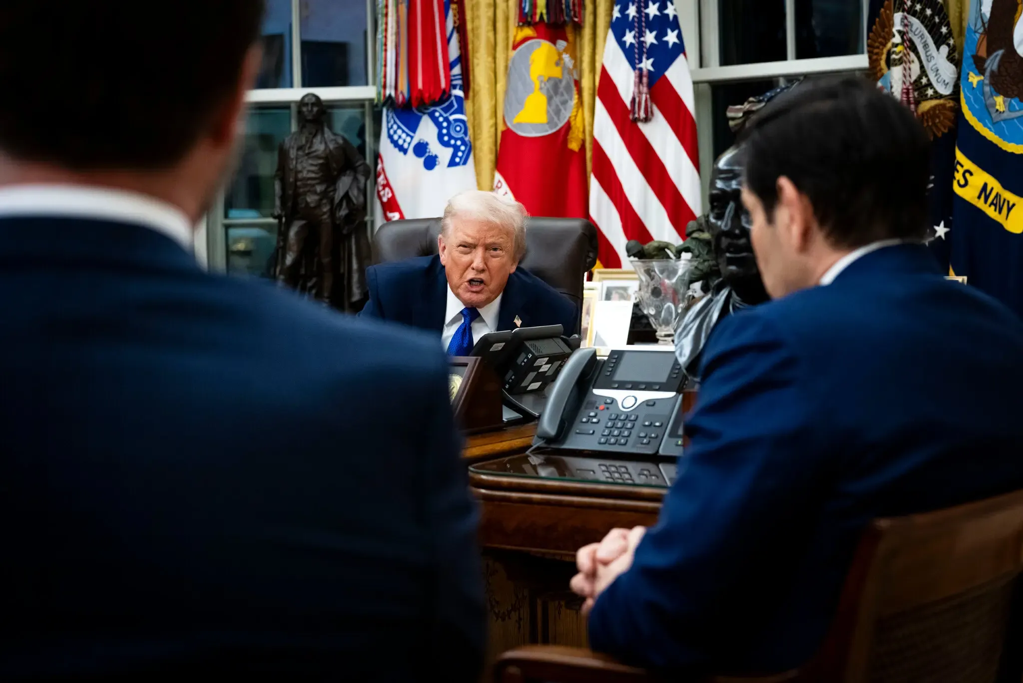 Tong thong Trump noi ve ke hoach giam sat Venezuela hinh anh