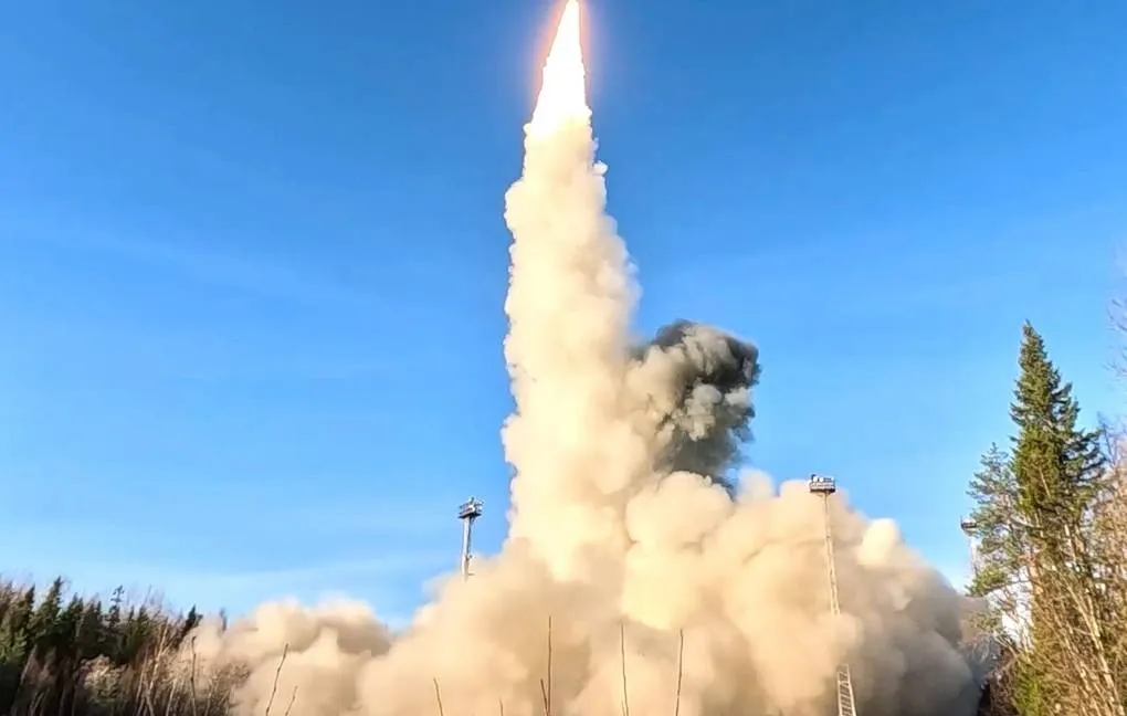 Nga trien khai ten lua Oreshnik co kha nang mang dau dan hat nhan hinh anh