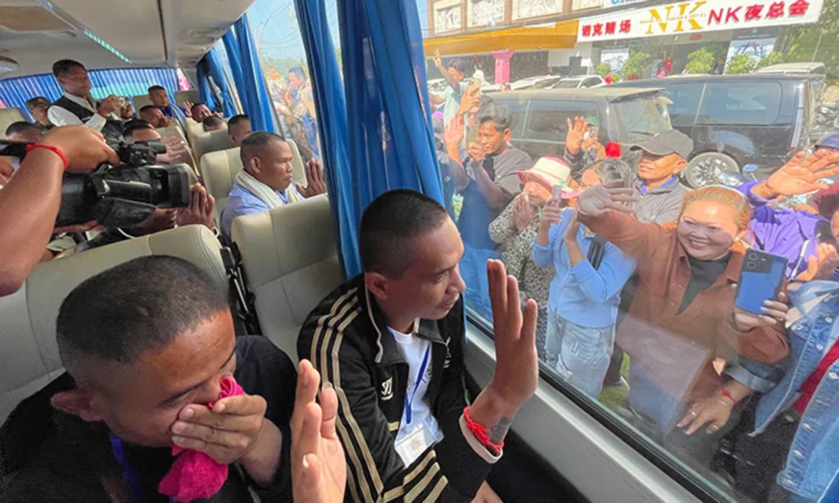 Thai Lan trao tra 18 tu binh Campuchia hinh anh