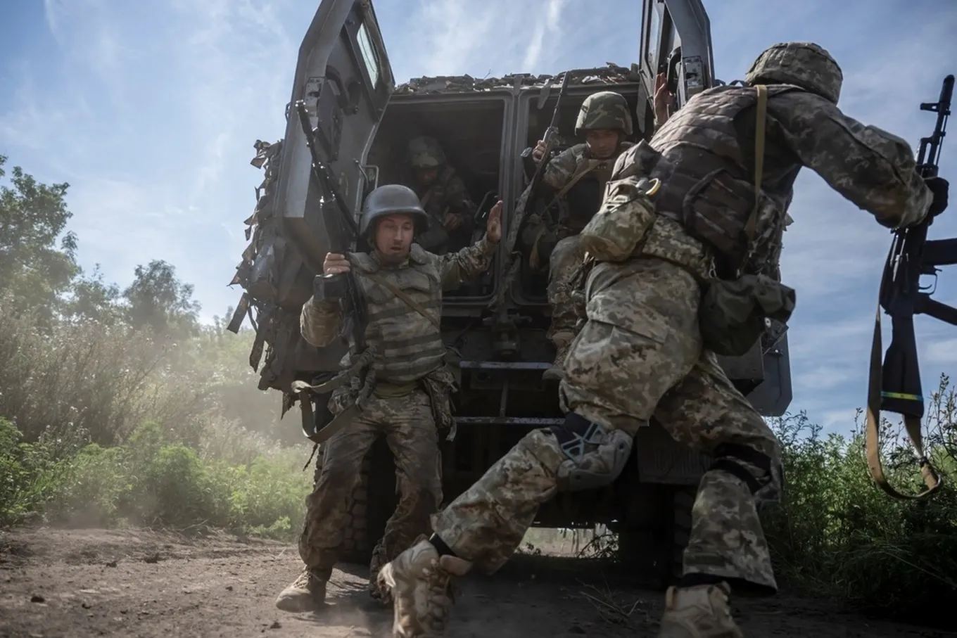 Nga don dap tra dua Ukraine hinh anh