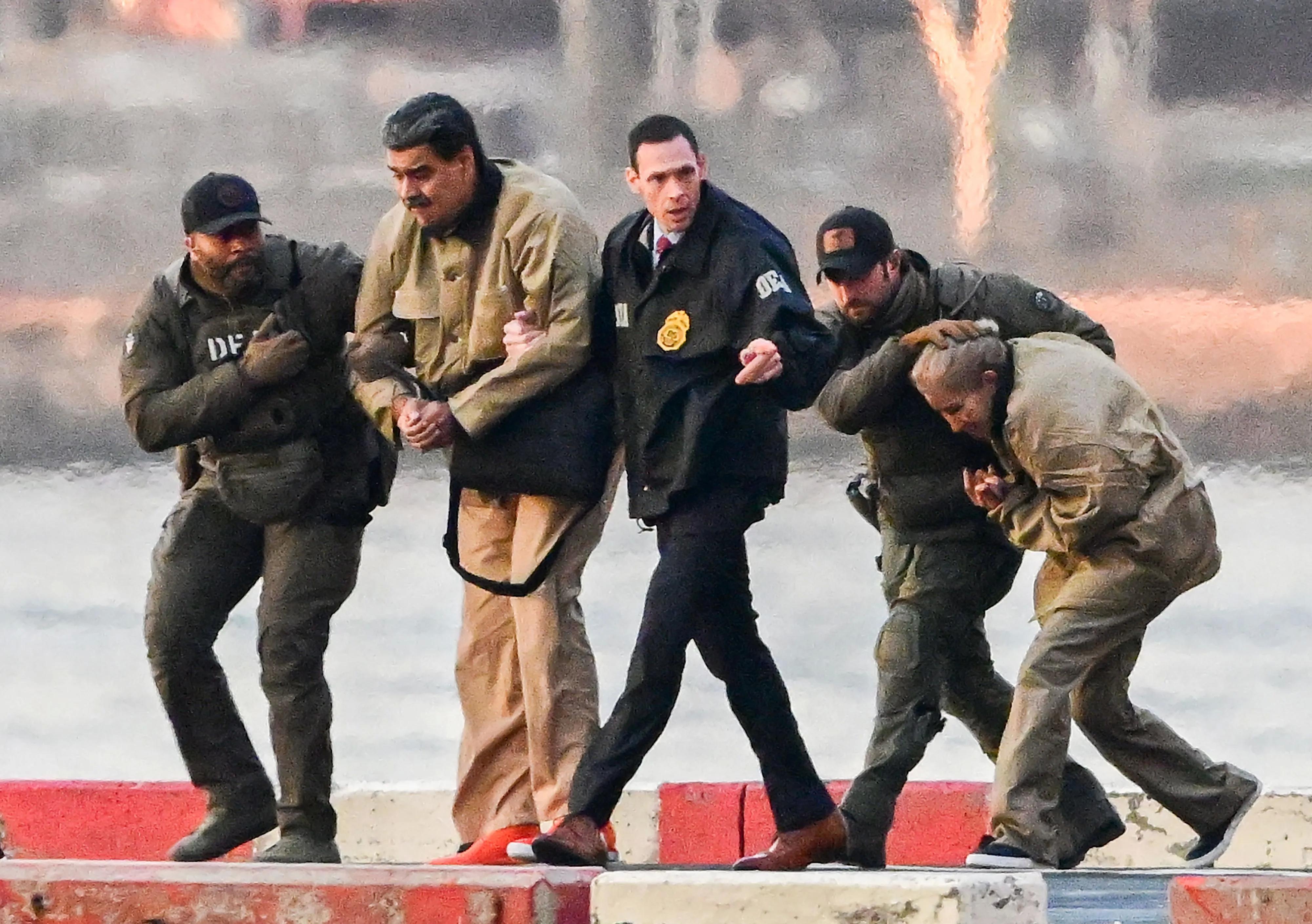 Nhan vat bi an kiem duoc 400.000 USD tu vu bat Tong thong Venezuela hinh anh