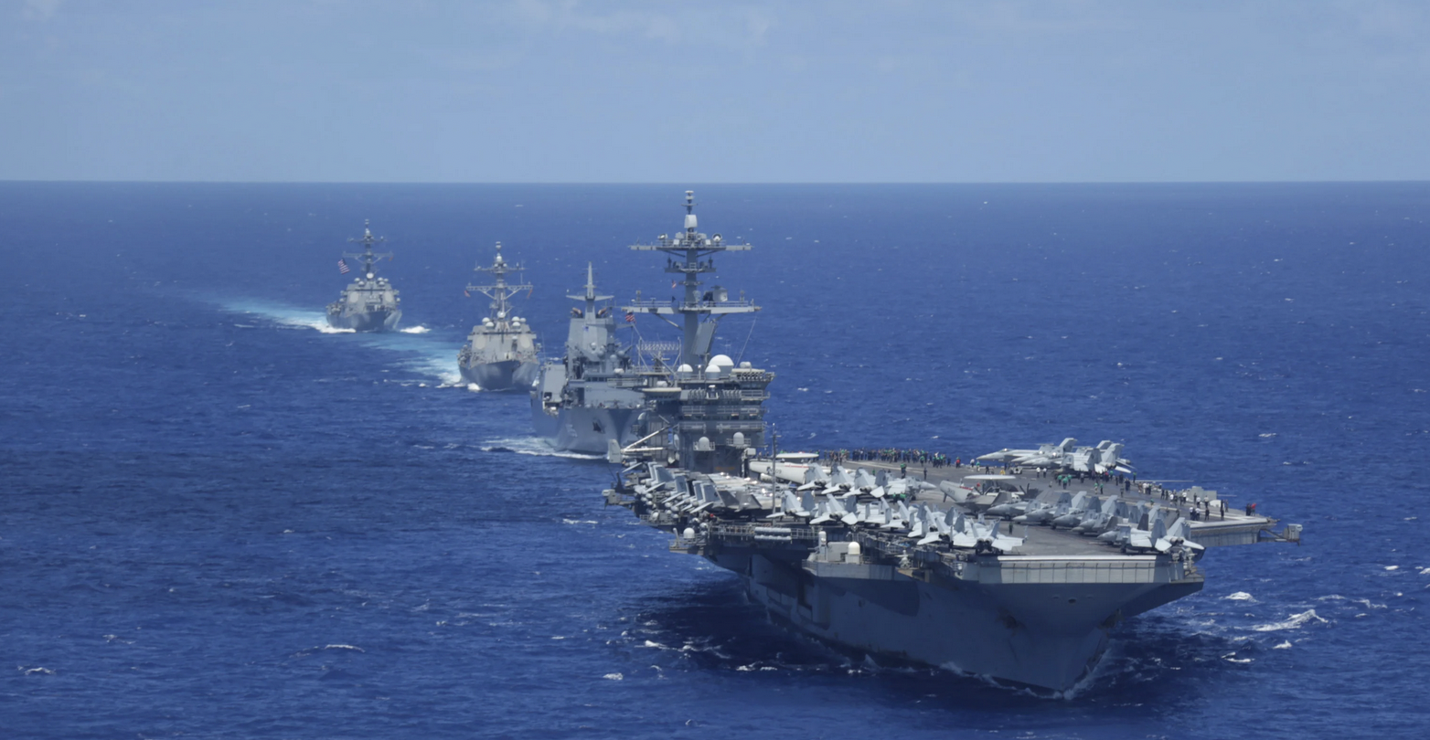 Tong thong Trump thong bao 'ham doi khong lo' dang tien ve Iran hinh anh