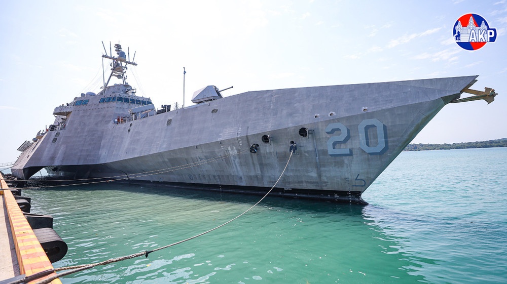 Can cu Trung Quoc vien tro cua hai quan Campuchia lan dau don tau My hinh anh