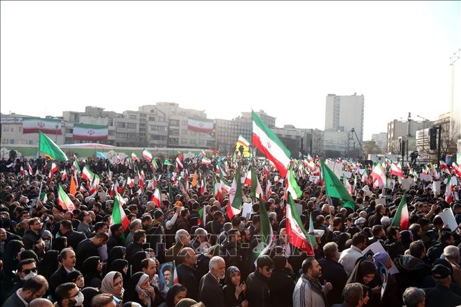 Nhieu quoc gia gia tang suc ep voi Iran hinh anh