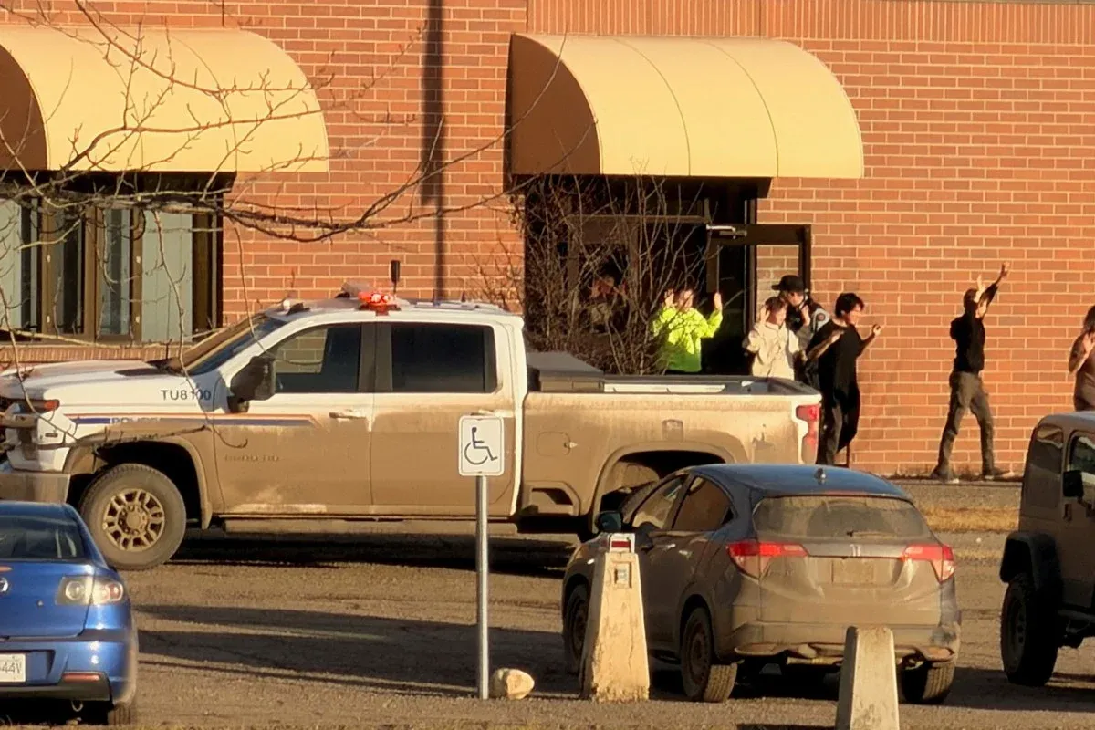 Nghi pham xa sung khien 10 nguoi thiet mang o Canada la nu hinh anh