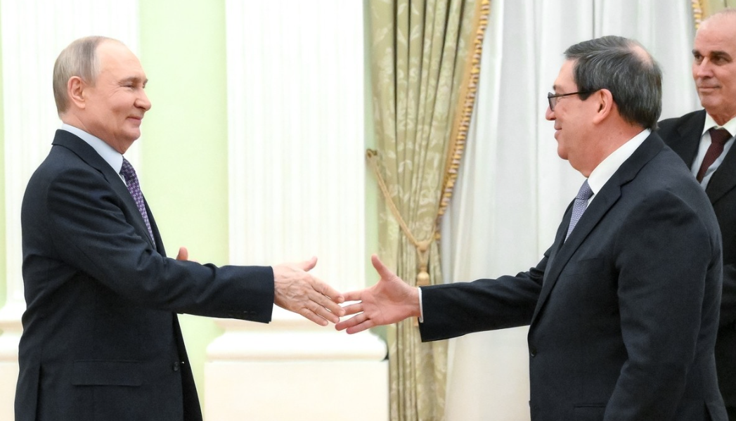 Tong thong Putin gap Ngoai truong Cuba giua luc My siet phong toa hinh anh