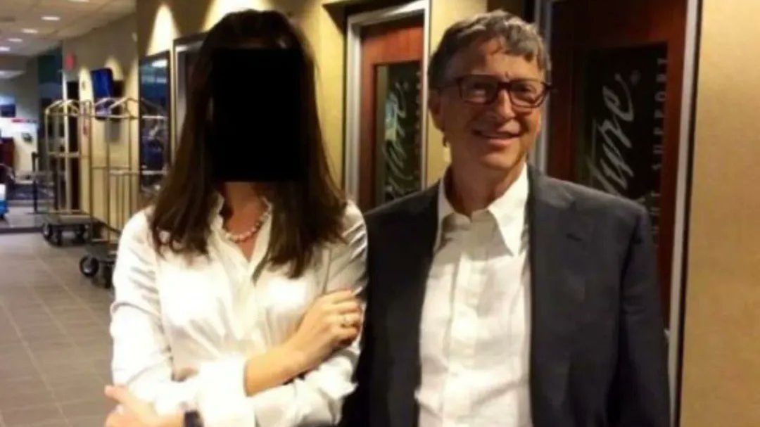Bill Gates thua nhan quan he voi phu nu Nga hinh anh