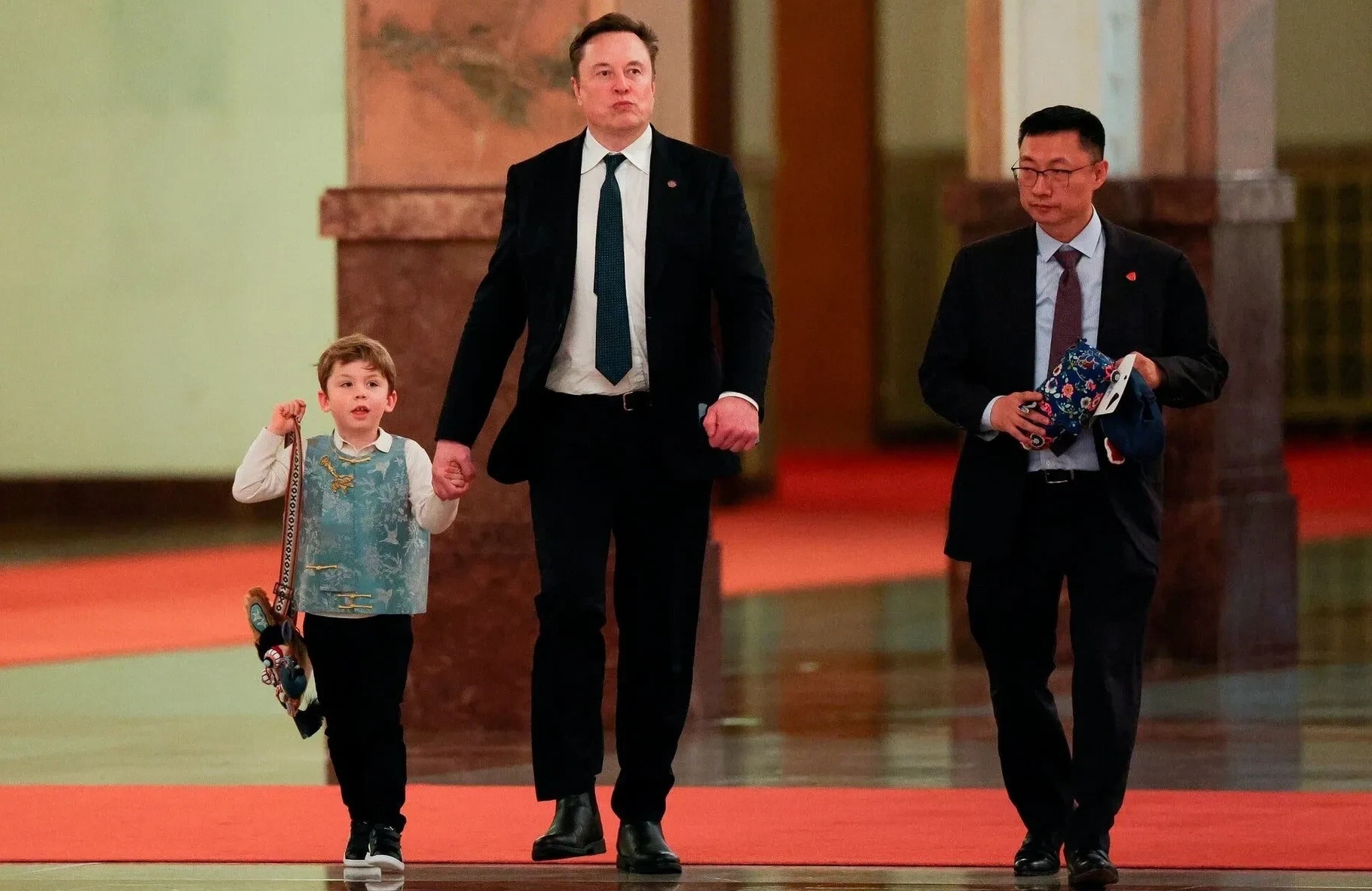 Diem nhan ngoai giao nhi tu con trai Elon Musk o Thuong dinh My-Trung hinh anh