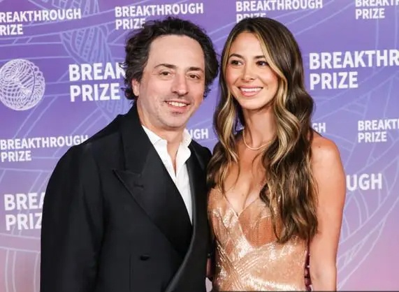 Ong chu Google khoi mao cuoc chien chinh tri cung ‘ban gai MAGA’ hinh anh