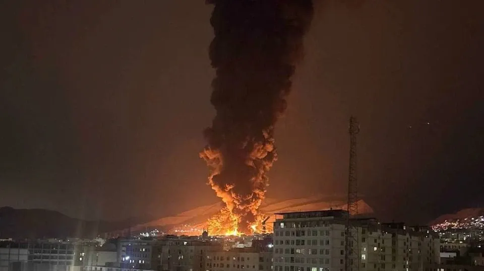 Ha tang nang luong Iran bi tan cong giua luc My hoan don hinh anh