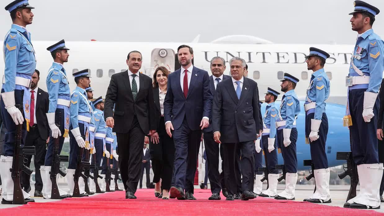 Pho Tong thong Vance den Islamabad: Khoi dong cuoc dam phan lich su hinh anh