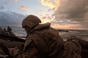 My dieu 18 cuong kich Than sam, Iran phong 100 ten lua hang nang hinh anh