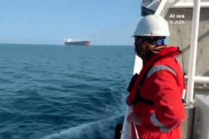 Iran lai dong cua eo bien Hormuz hinh anh