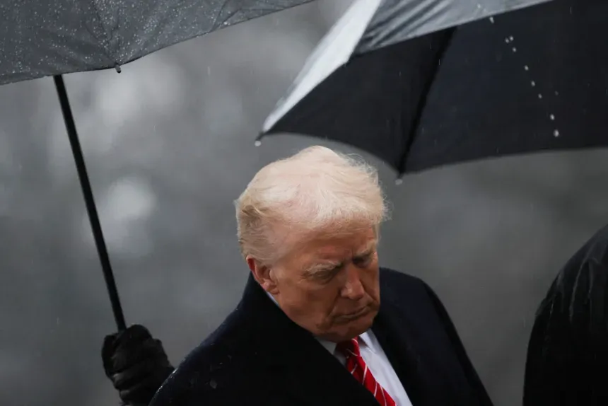 Ha vien My han che quyen phat dong chien tranh cua ong Trump hinh anh
