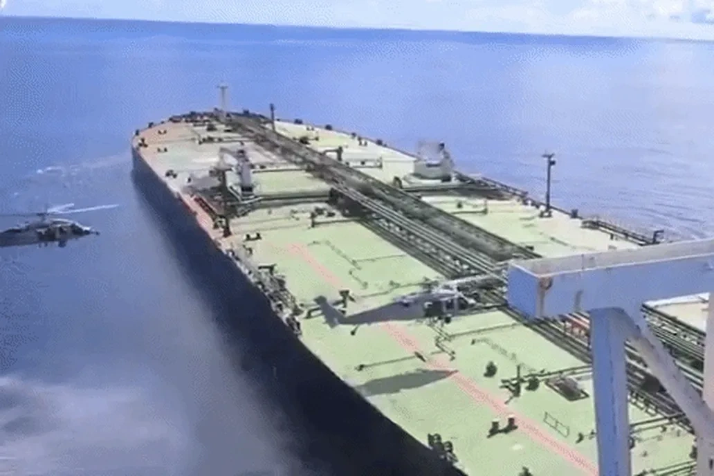 Binh si My du day dot kich bat tau cho dau Iran hinh anh