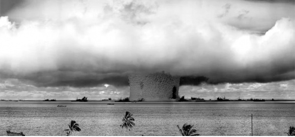 My tung tinh dung bom hat nhan mo kenh dao ne eo bien Hormuz hinh anh