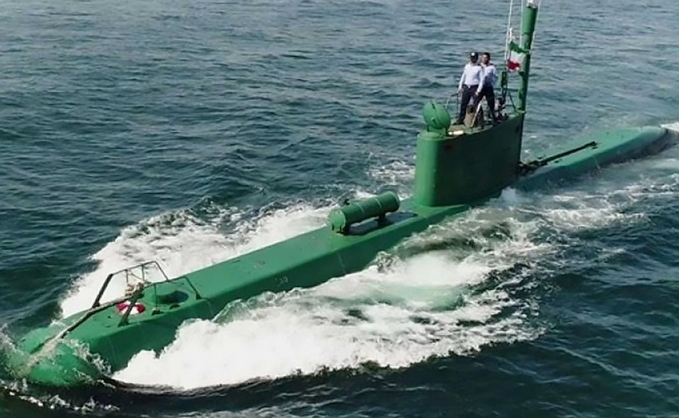 Iran dua loat tau ngam mini toi 'diem nong' Hormuz hinh anh