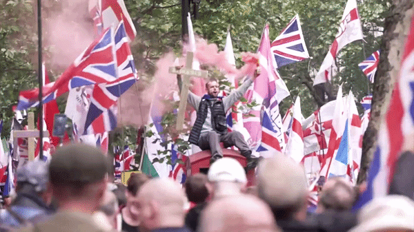 London bung no bieu tinh kep hinh anh