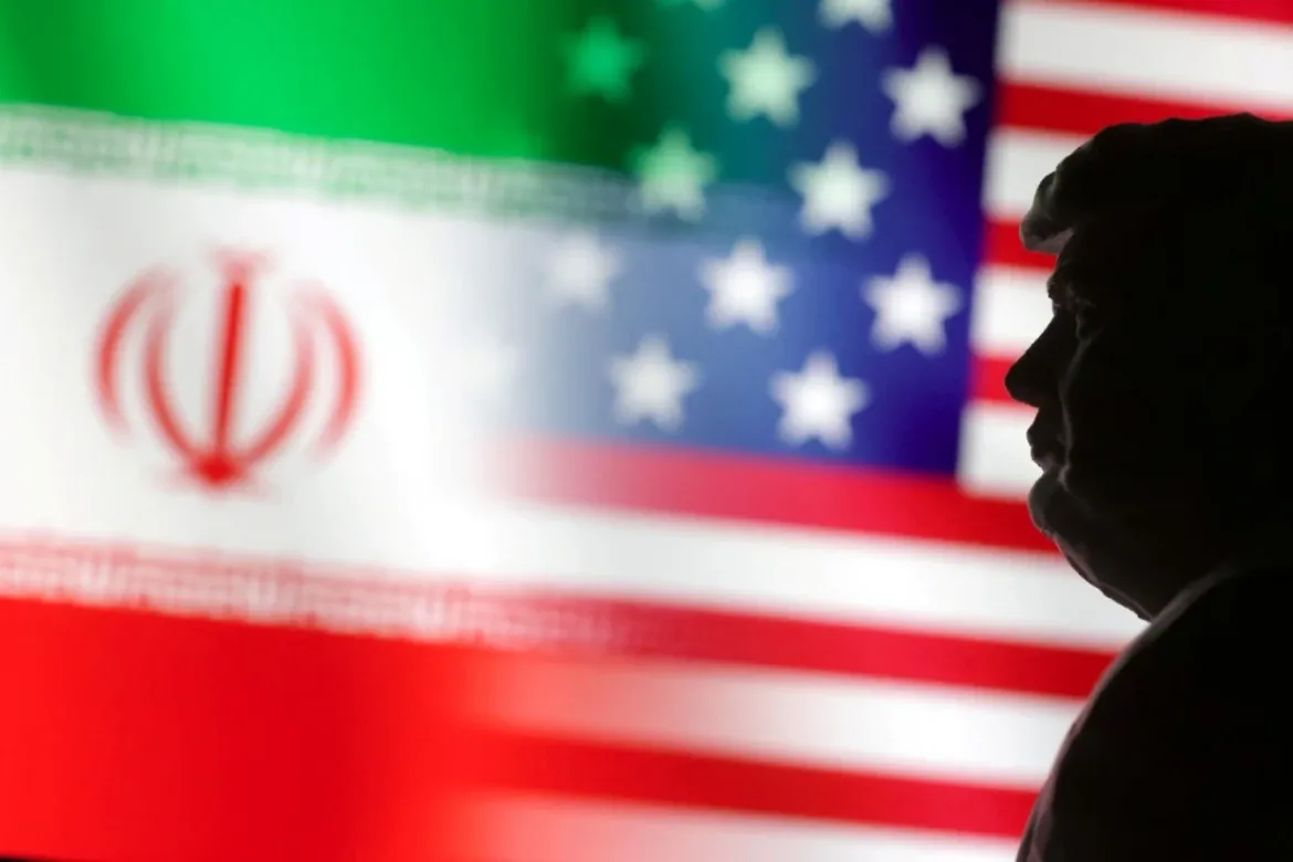 Iran to ong Trump 'boi uoc', hang tram tau van bi mac ket o Hormuz hinh anh