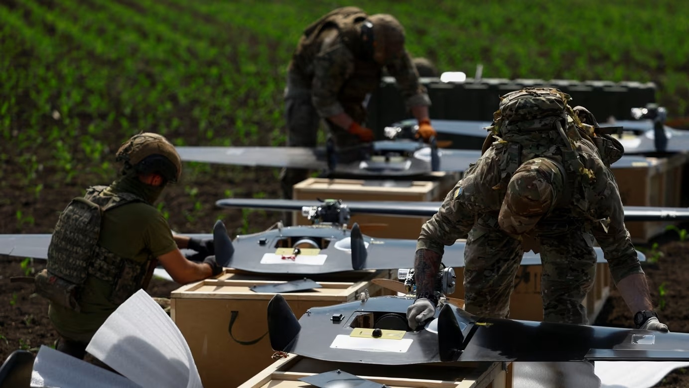 Ukraine tan cong co so loc dau lon nhat Tay Shiberia cua Nga hinh anh