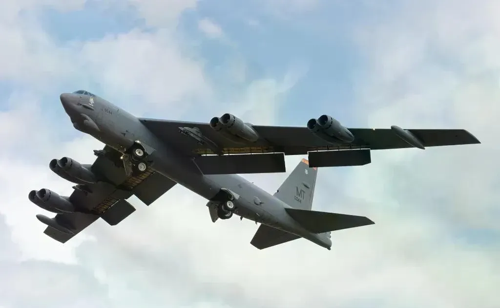 May bay nem bom B-52 o at roi Anh sau chien dich tai Iran hinh anh