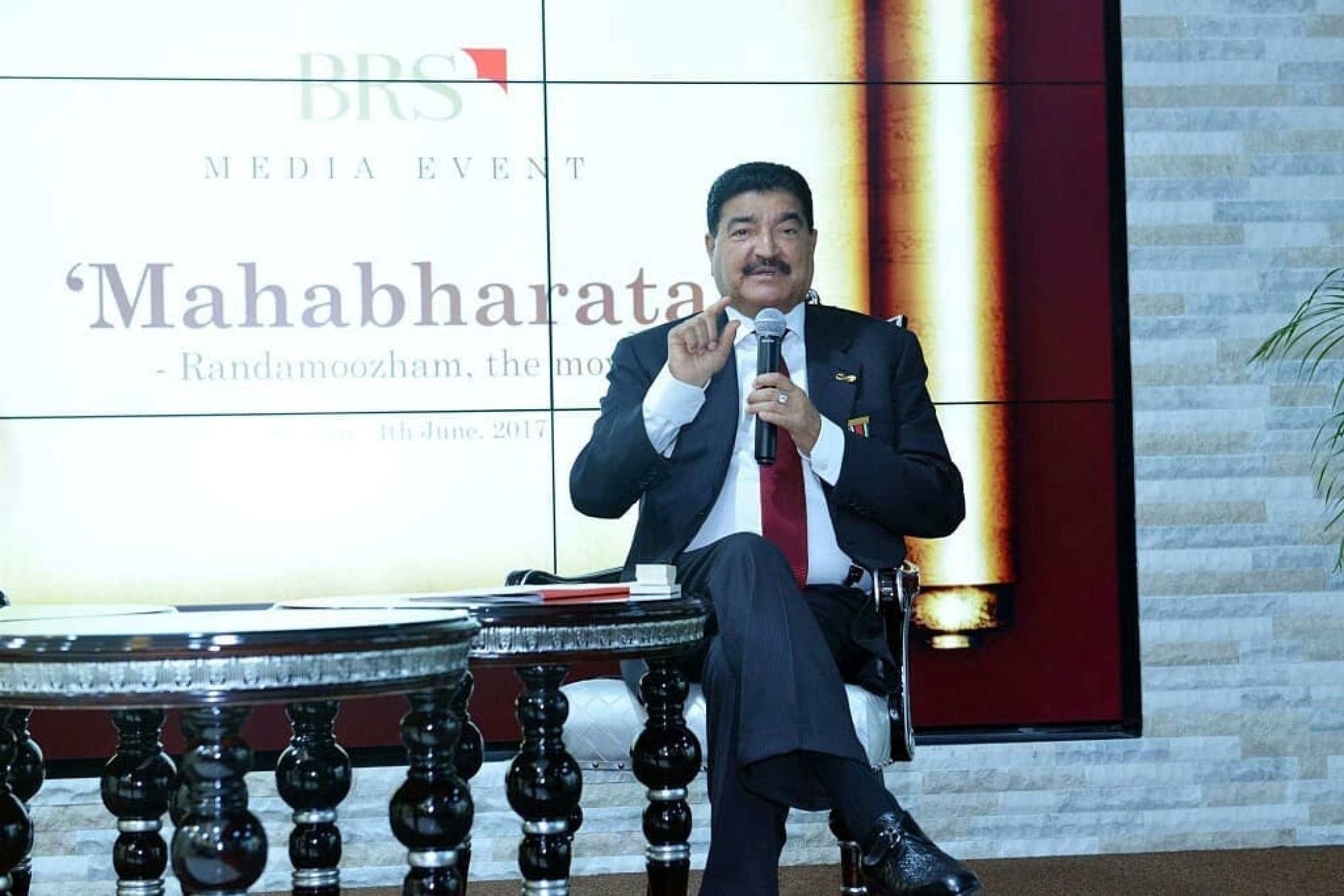 Cuoc song xa xi cua ty phu An Do truoc khi su nghiep lao doc hinh anh