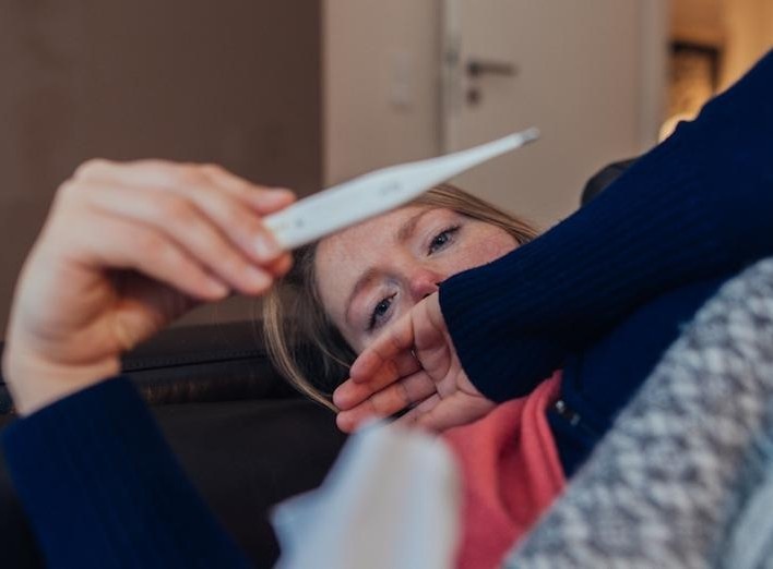 Trieu chung la o nguoi nhiem bien chung Omicron hinh anh