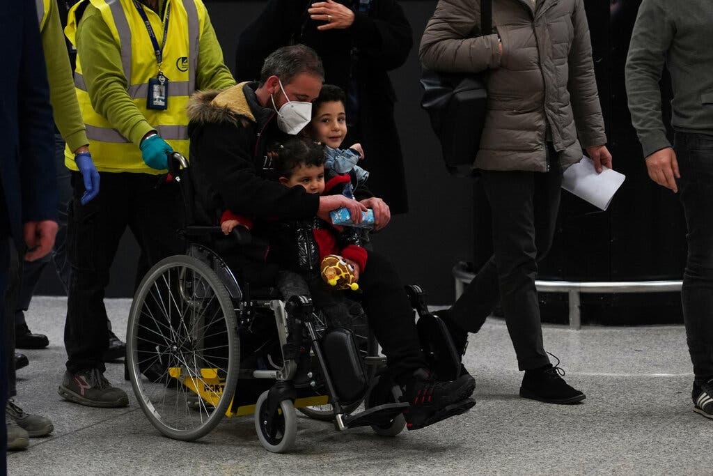 Buc anh khien the gioi thuc tinh anh 2