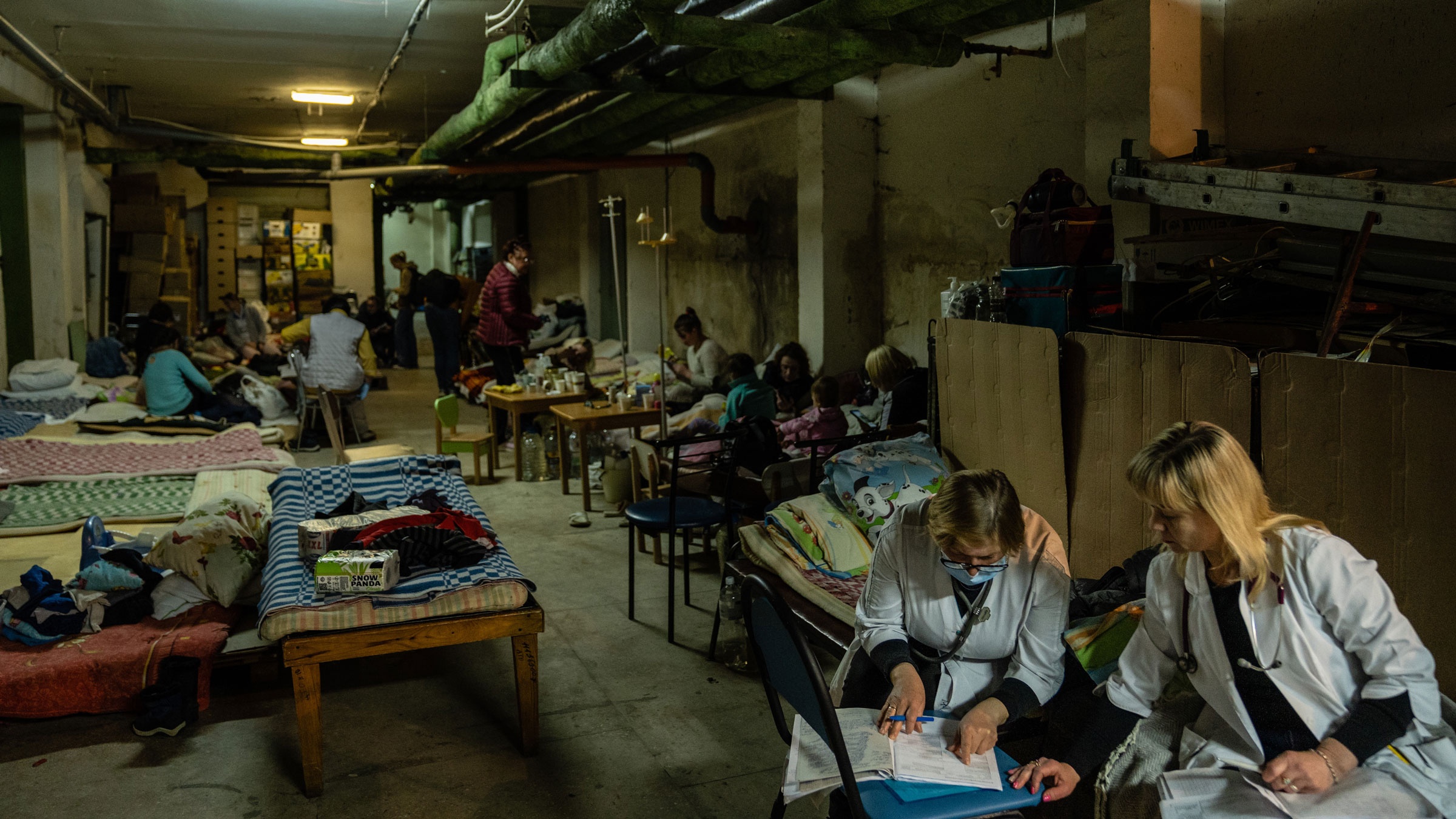 Ben trong benh vien duoi ham tru an tai Kyiv hinh anh