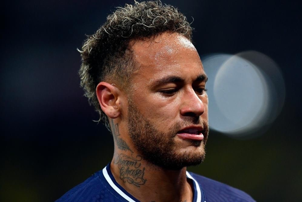 Cho Neymar thuc hien loi the hinh anh