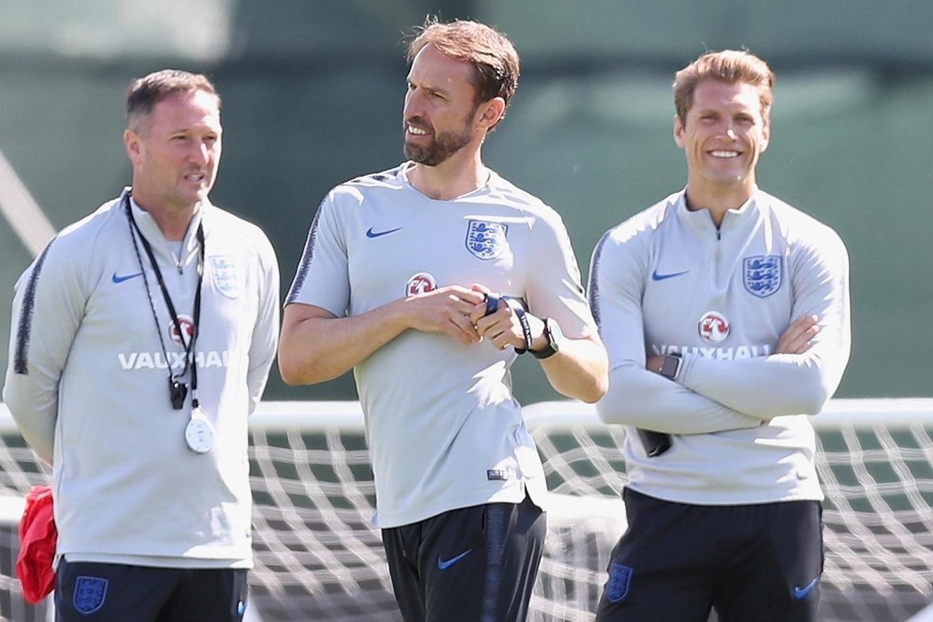 Tro ly HLV chia tay tuyen Anh truoc EURO hinh anh