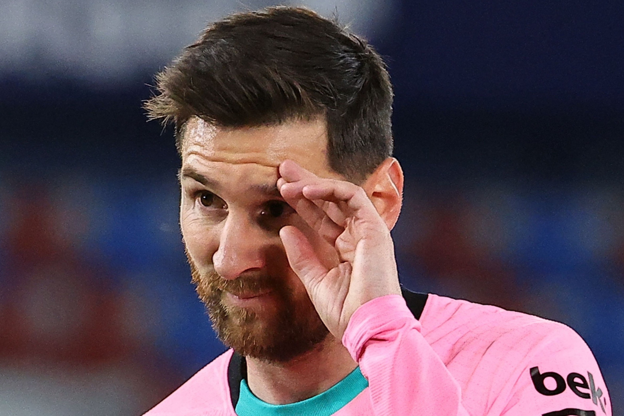 Toi luc Messi phai roi Barca? hinh anh