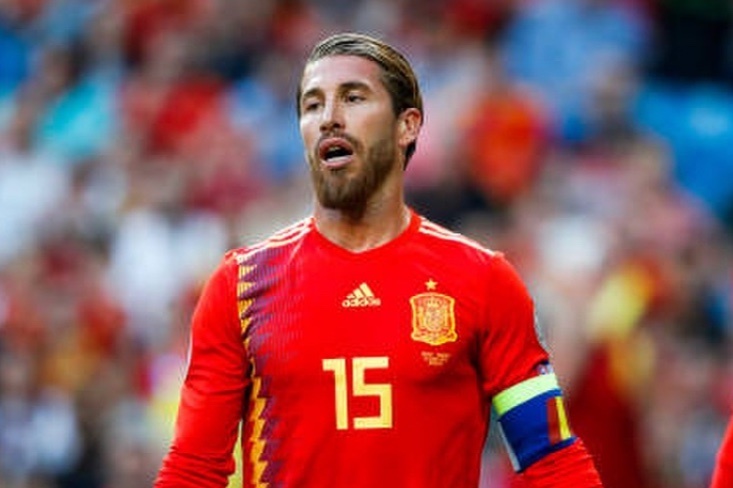 Nam den toi cua Sergio Ramos hinh anh