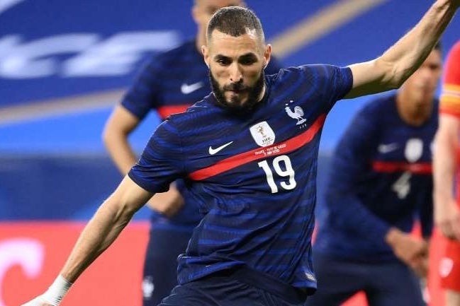 Benzema giup hang cong tuyen Phap dang so hon hinh anh