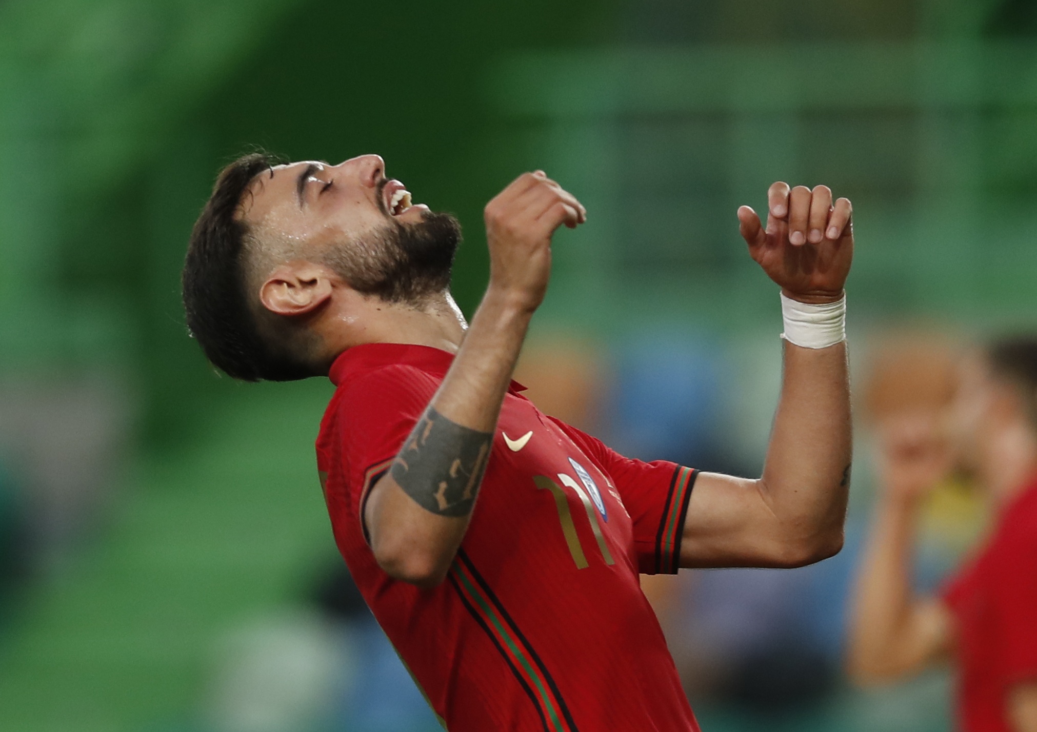 Vi tri phu hop cho Bruno Fernandes la ghe du bi hinh anh