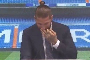 Ramos bat khoc khi chia tay Real hinh anh