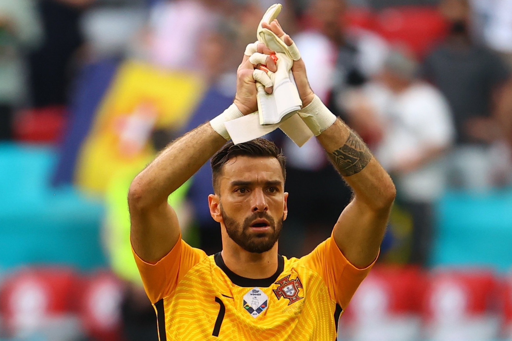 Phut xuat than cua Patricio truoc tuyen Phap hinh anh