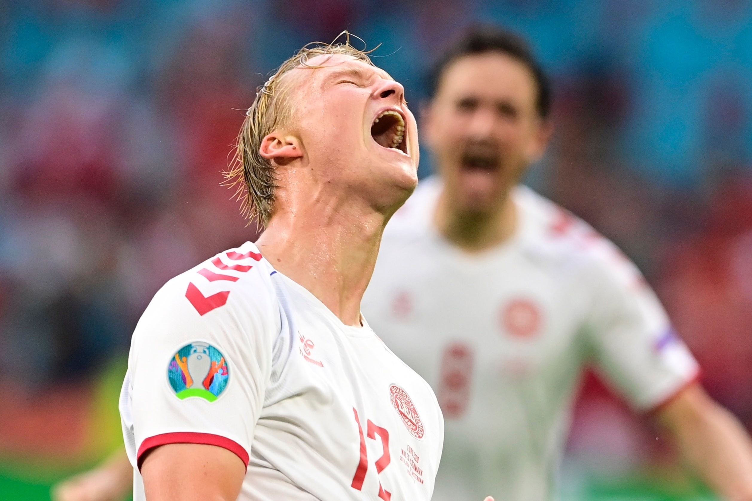 Nguoi thay the Eriksen buoc ra anh sang o Euro 2020 hinh anh