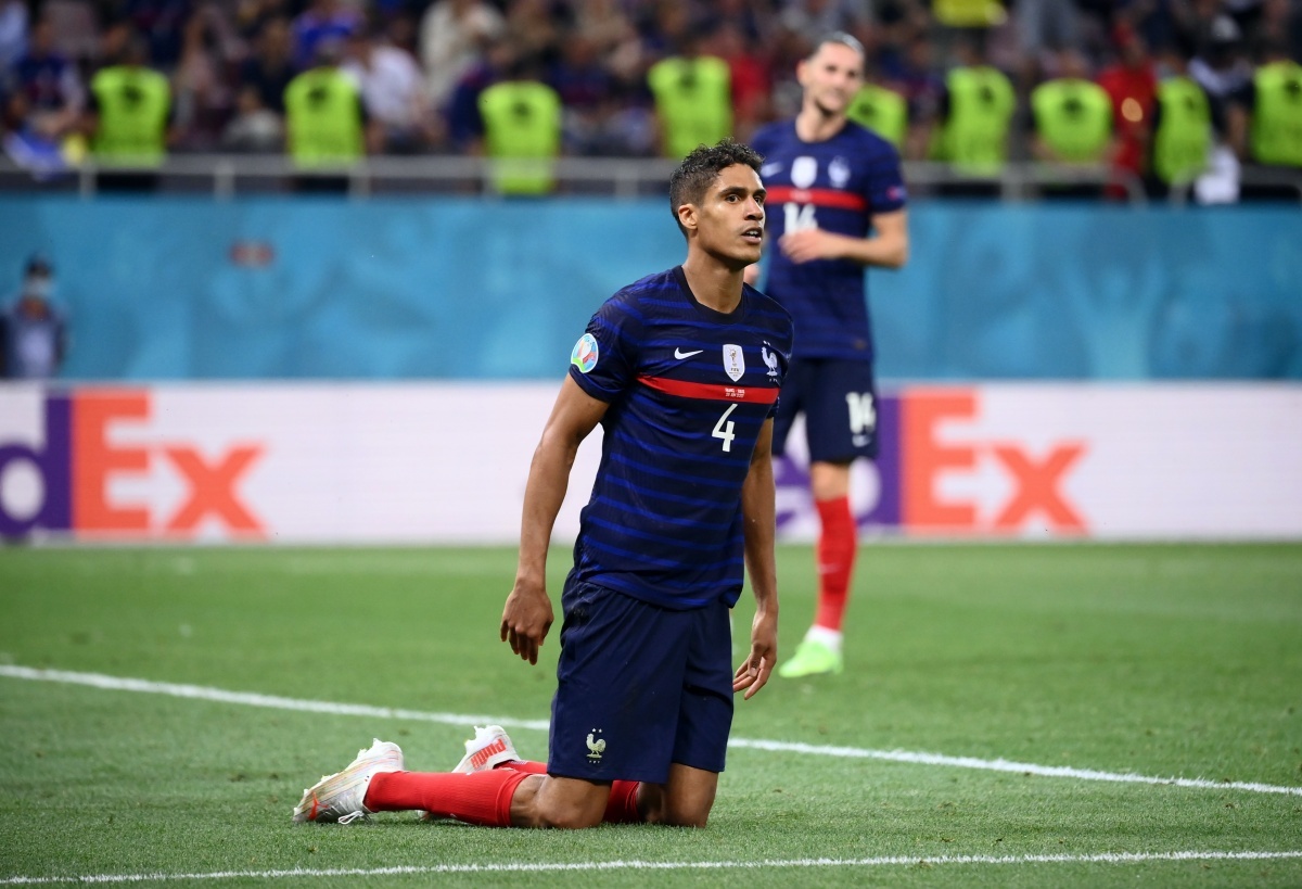 Cai khuy goi cua Varane phoi bay su that ve tuyen Phap hinh anh